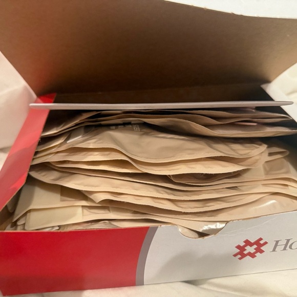 Hollister Drainable 7"L 2pc System Ostomy Pouch 7 Inch Length 18293 20 count - Picture 2 of 9